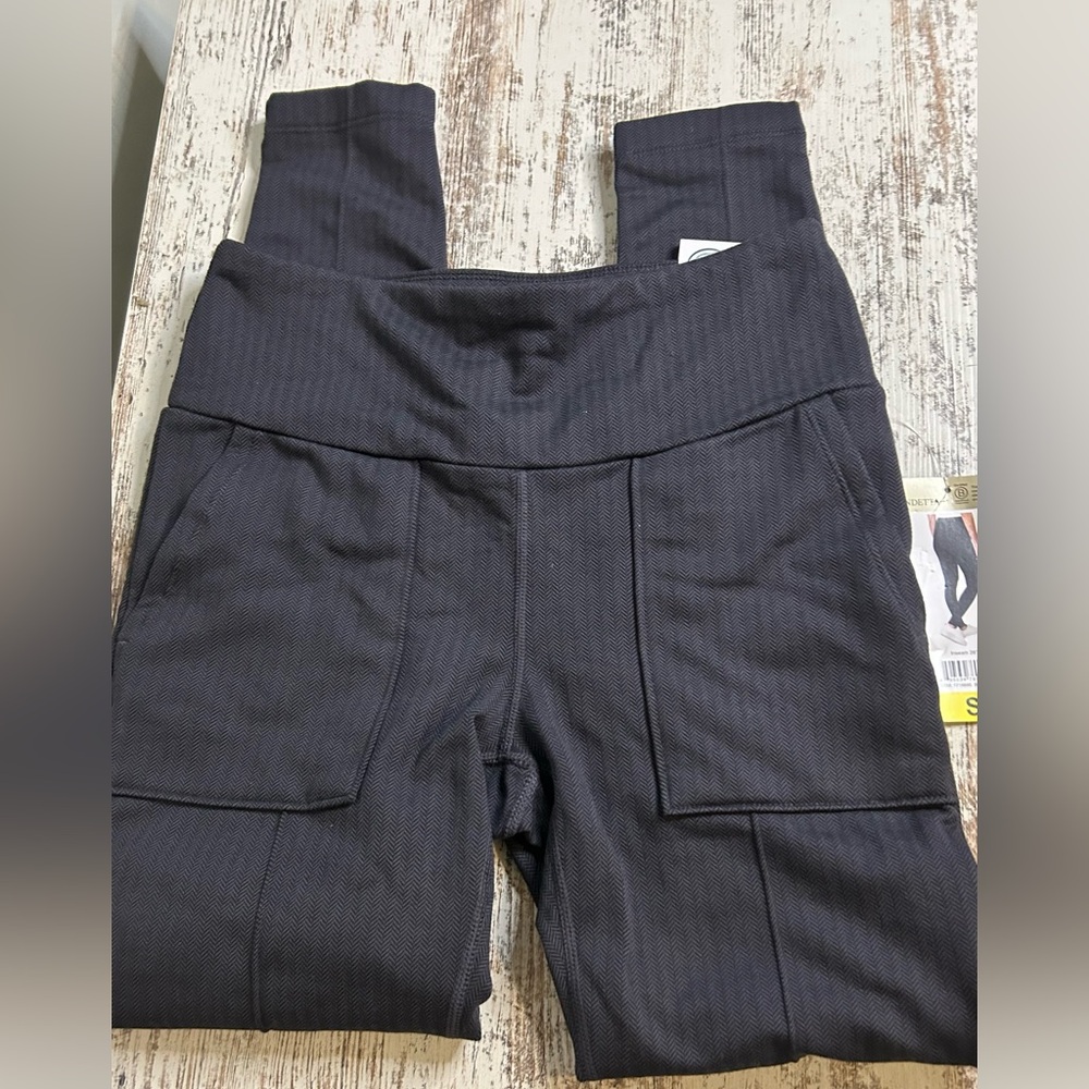 Mondetta Ladies' Moisture-Wicking High-Waisted Jacquard Leggings Dark Gray Small